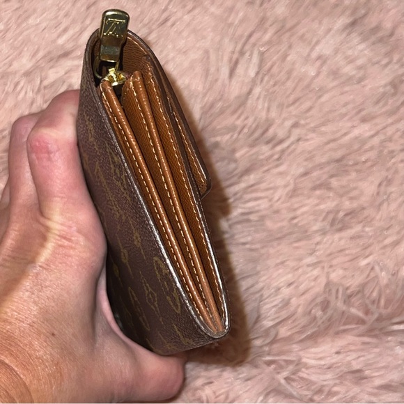 LOUIS VUITTON Sarah Wallet - Picture 10 of 13